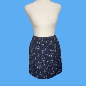Navy blue Skorts with tiny flower print and a zipper in the back!
